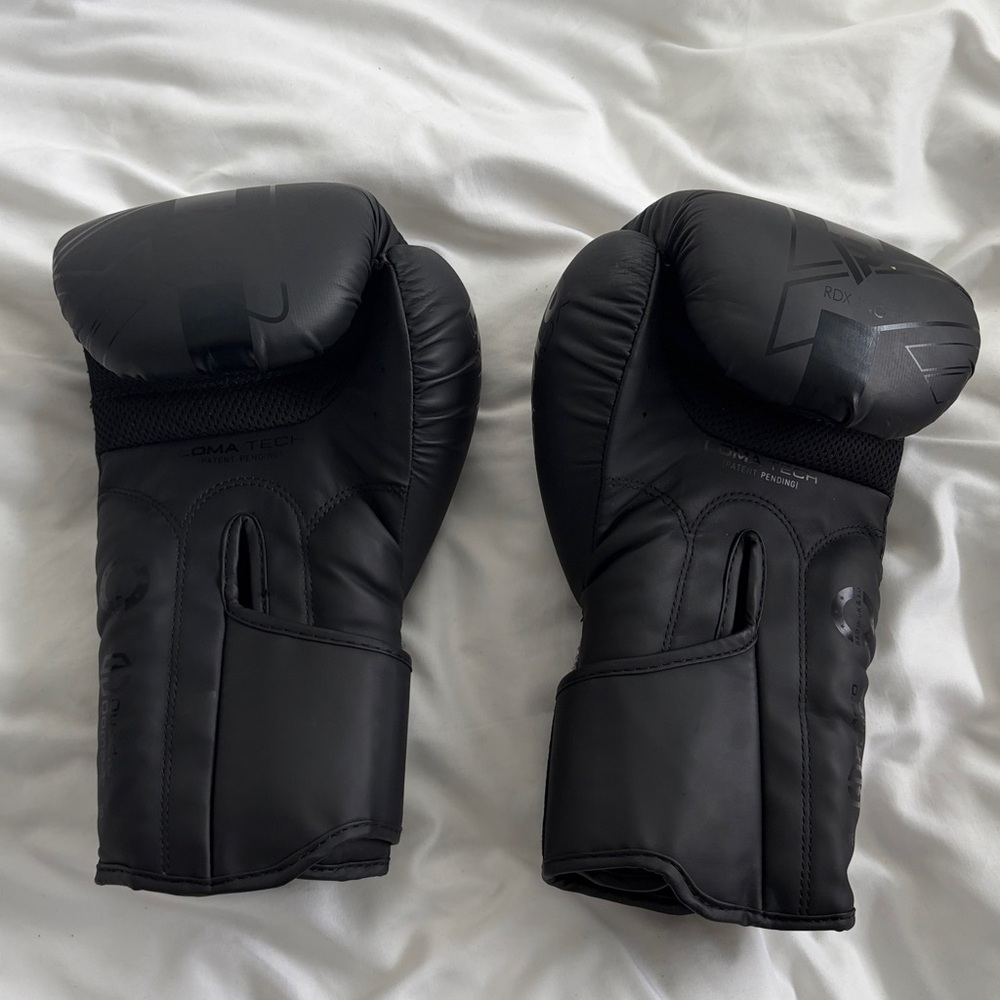 Boxing gloves 🥊 - Picture 3 of 5